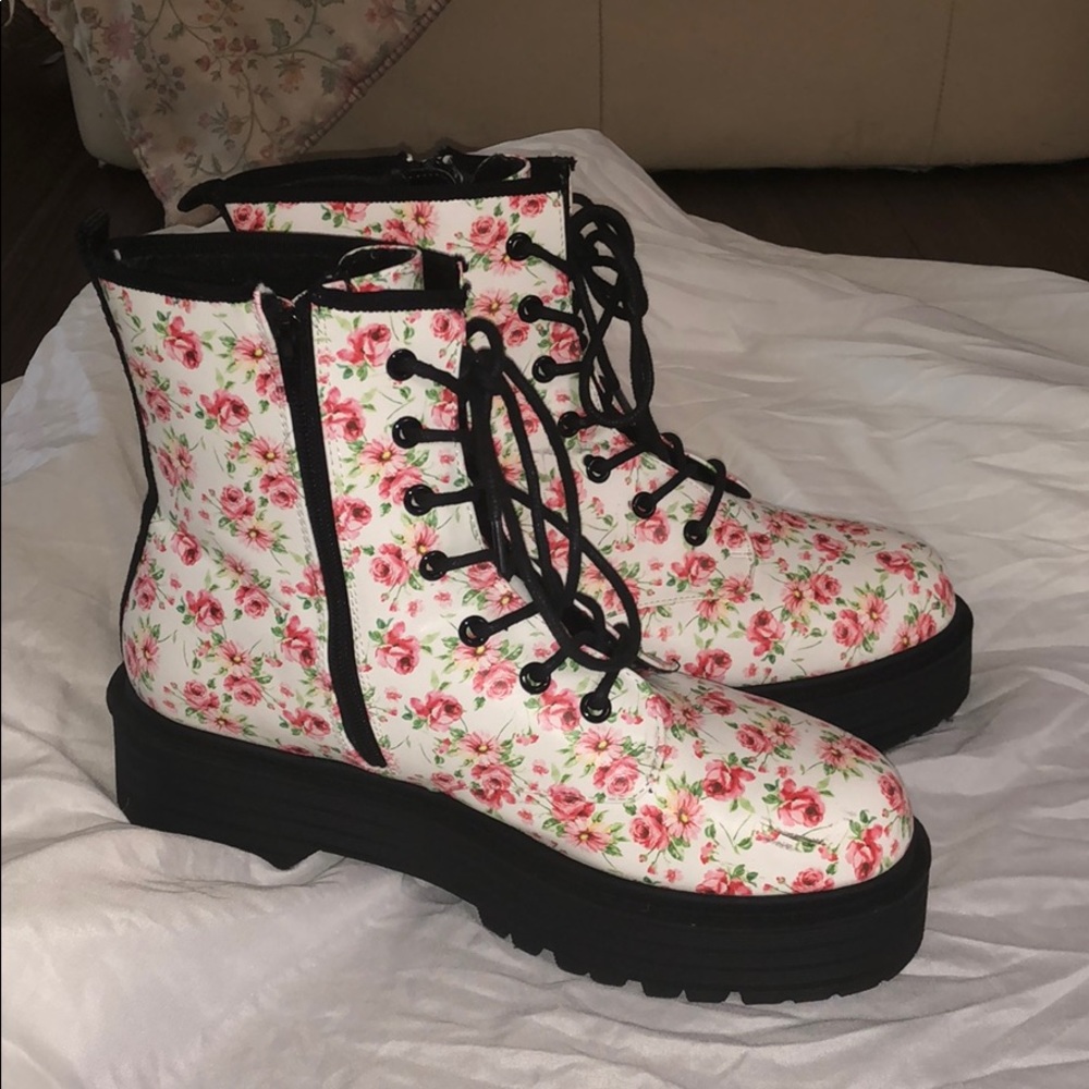 Platform/boots never worn/vintage